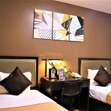 The Studio 18 Residences Manille Extérieur photo