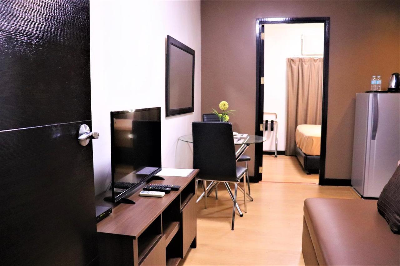 The Studio 18 Residences Manille Extérieur photo