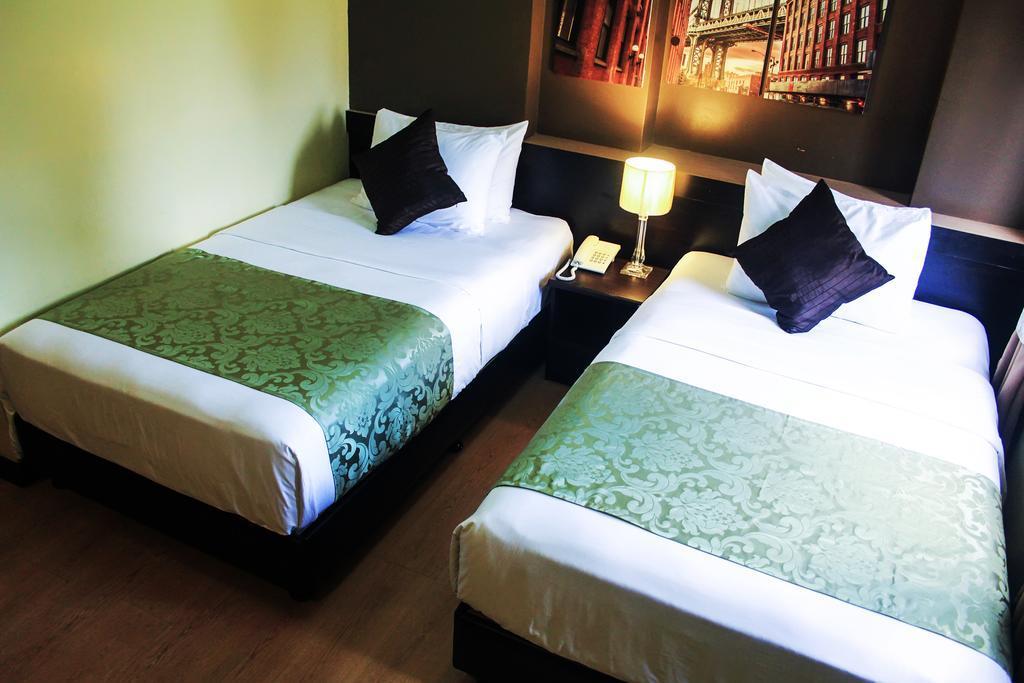 The Studio 18 Residences Manille Extérieur photo